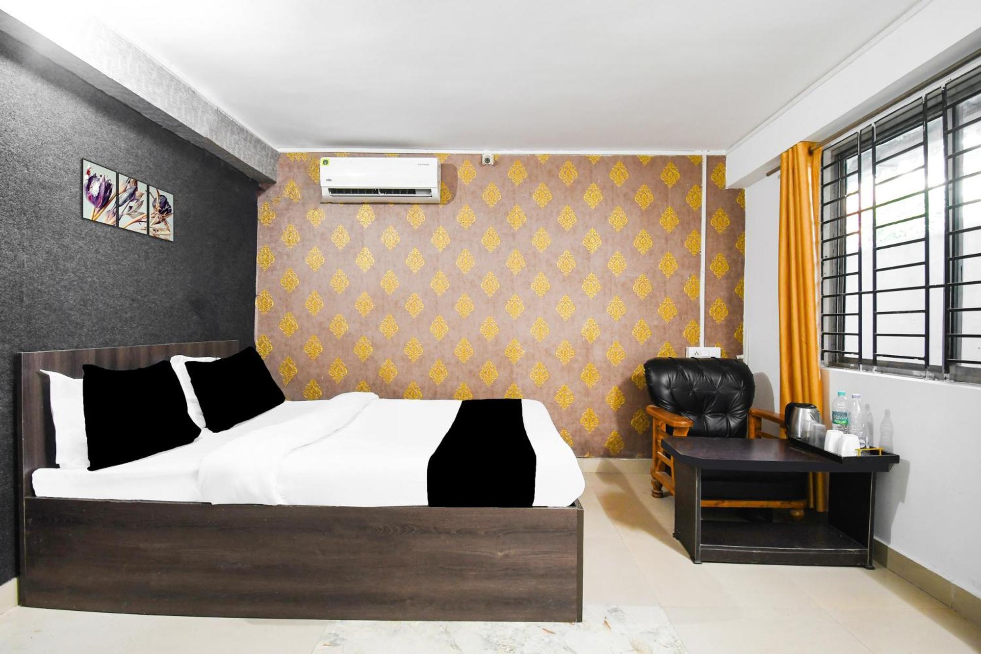 Super Hotel O Champasari Siliguri Formerly Four Fox Suits Panchanai المظهر الخارجي الصورة
